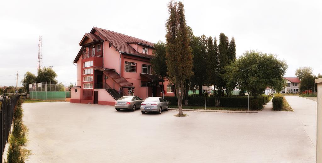 Hotel Pamira Sibiu Extérieur photo