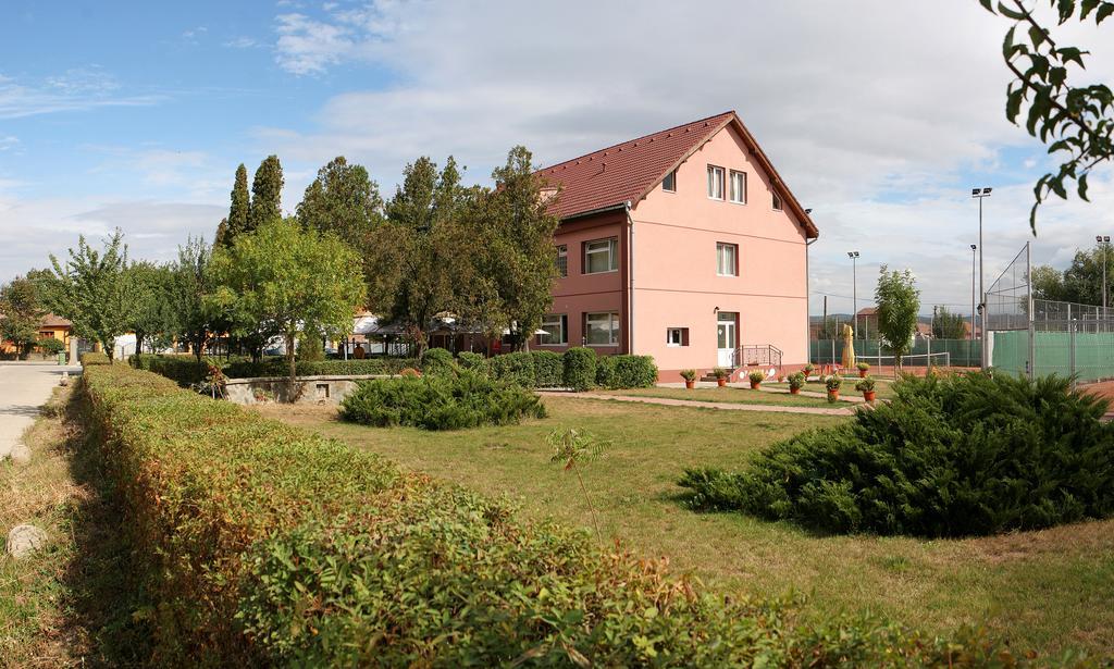 Hotel Pamira Sibiu Extérieur photo